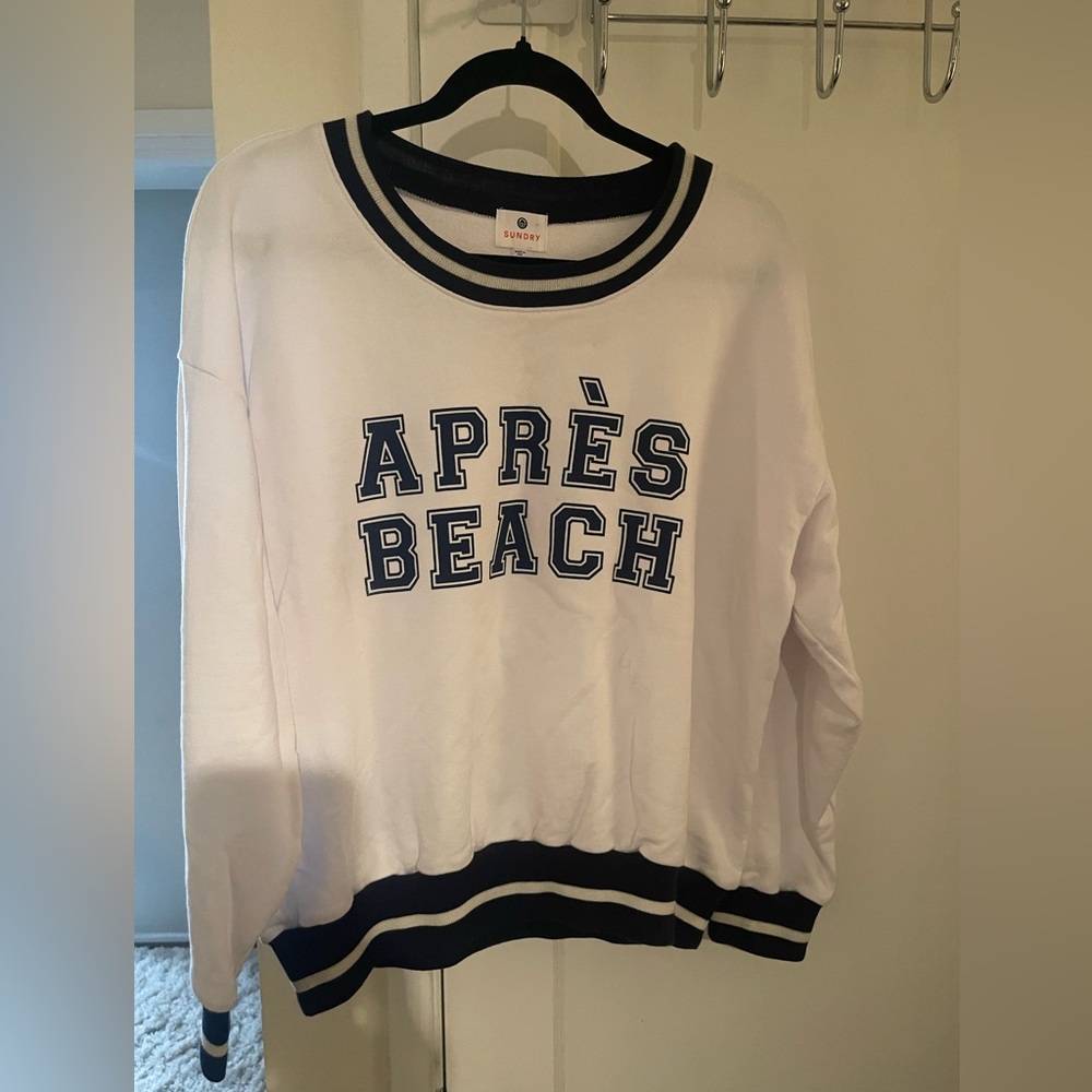 Sundry Apres Beach sweatshirt Size Medium. White with navy ribbing